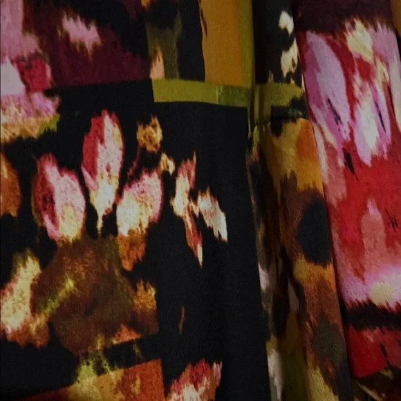 NWT Slim Factor by Investments Multicolor Floral Blouse with Ruffle Sleeves - Picture 4 of 8